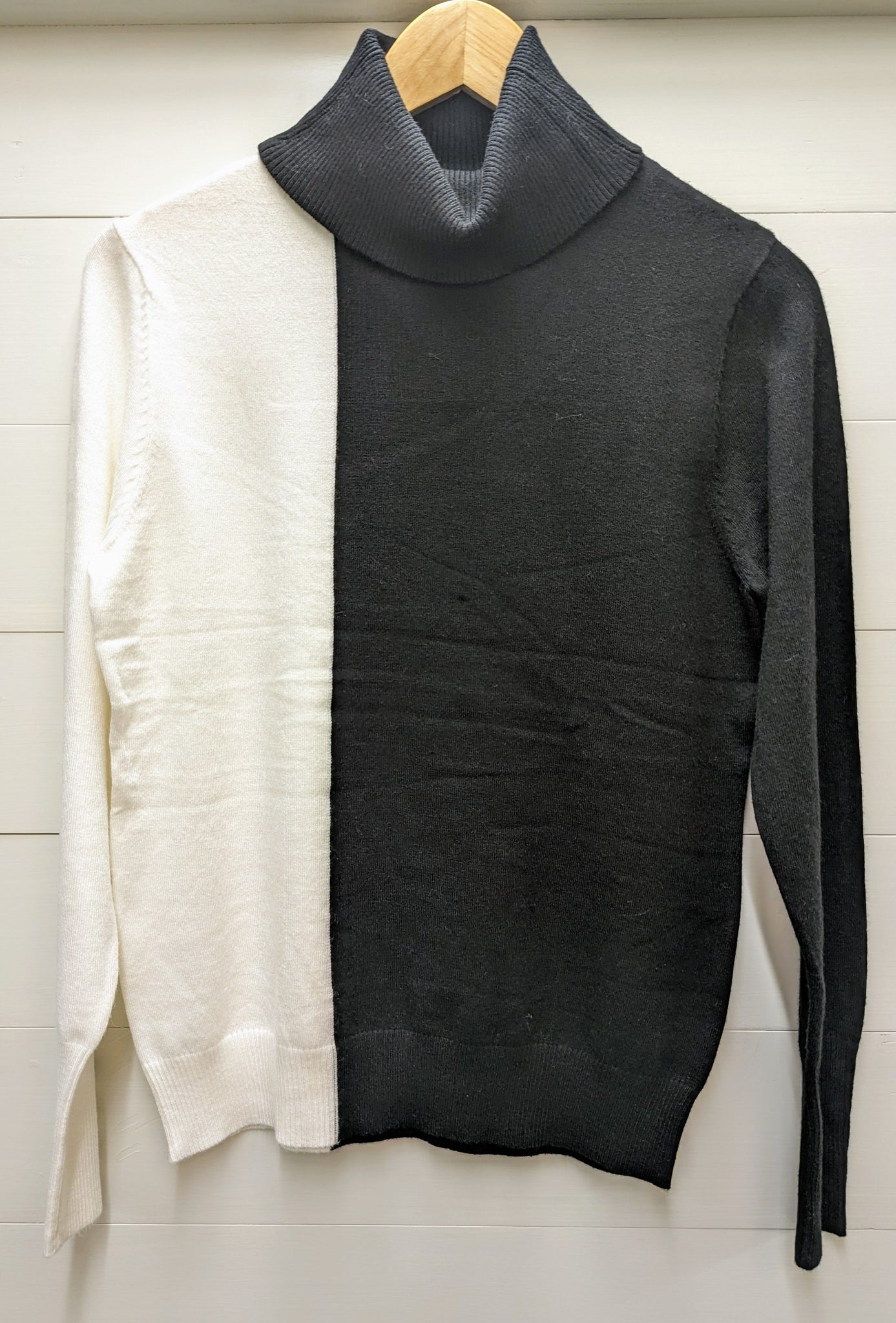 T-Neck Sweater-Black/White